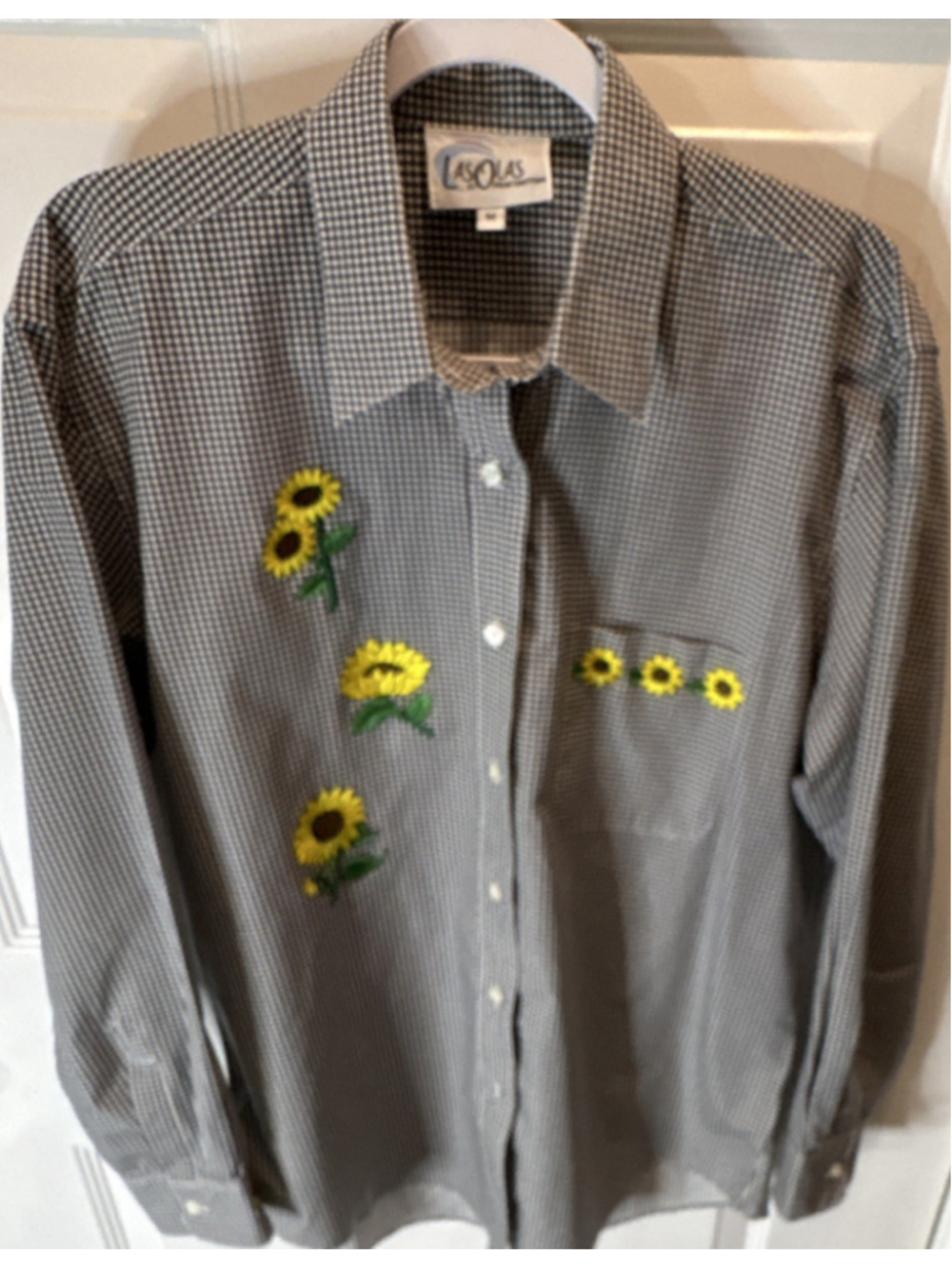 Las Olas Women's Embroidered Sunflower Check Button-Up Shirt Black White M